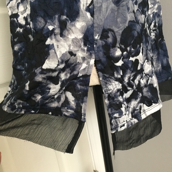 SIMPLY VERA VERA WANG Printed Sheer Trim Top - Picture 5 of 7